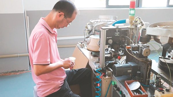 集采优配 一根羽毛撬动百亿产业